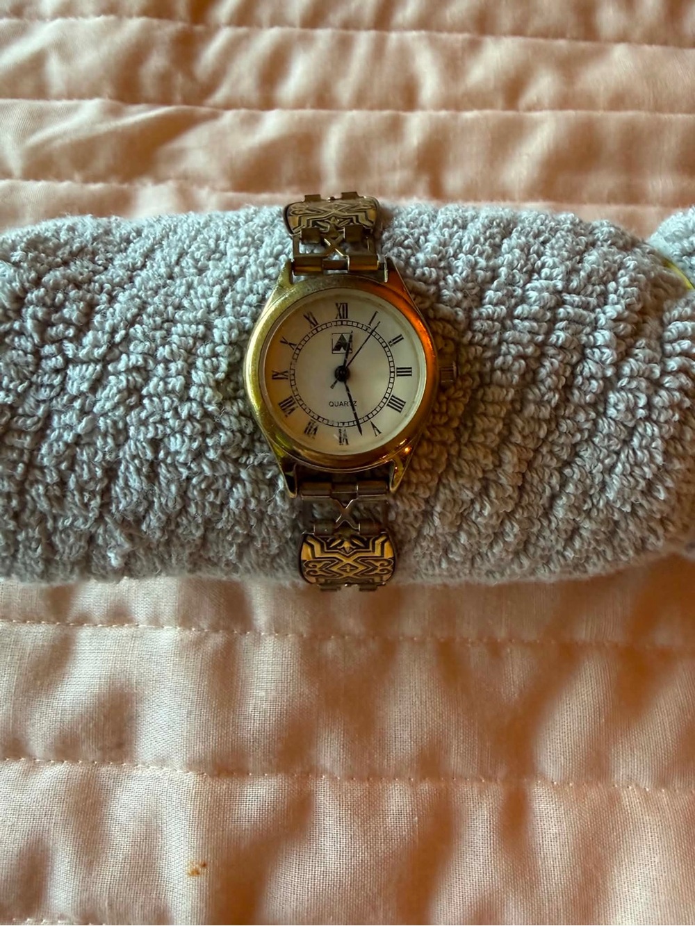 Quartz Women's Damascene Style Bracelet Watch ( working )